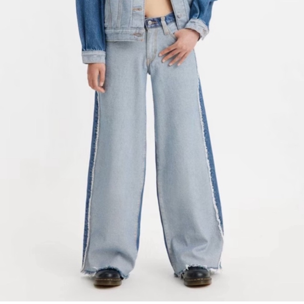 Levi’s 2 -tone Inside Put 94’ Baggy Wide Leg Jean. Size 30